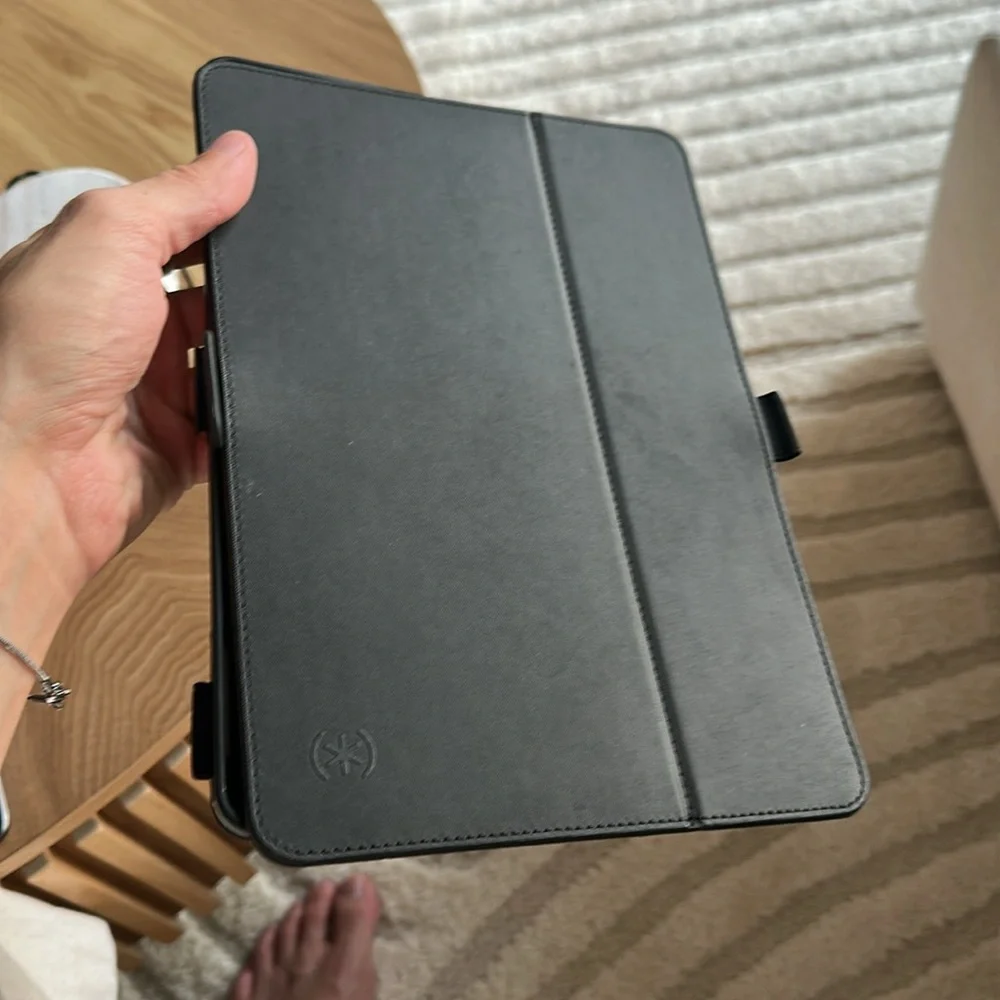 Apple Black iPads Sleek Minimalist Tablets
